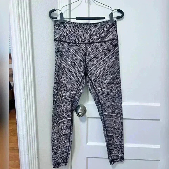Lululemon Wunder Under
High-Rise Leggings 28" Full-On
Luxtreme Tribal Pace - Picture 1 of 6